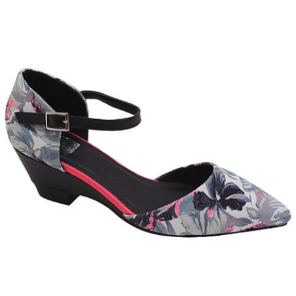 Gray Floral Pump